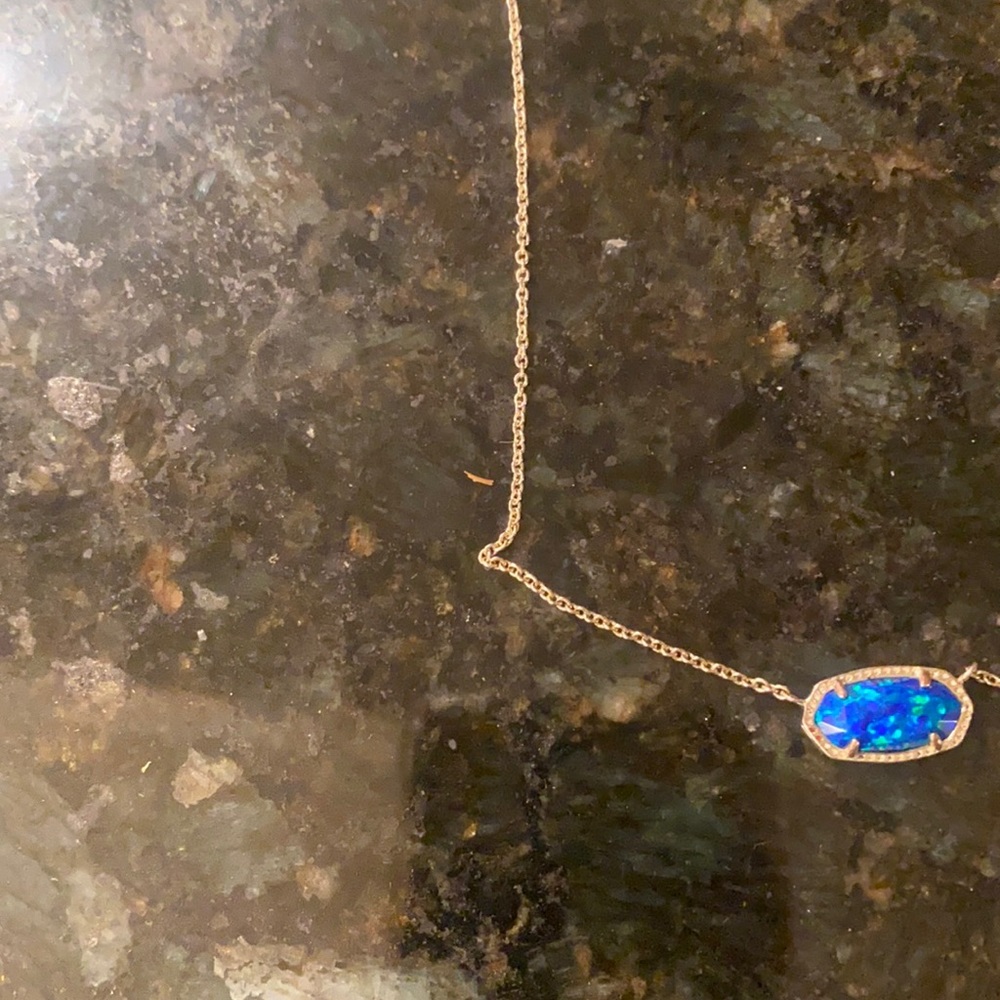 Kendra Scott necklace
